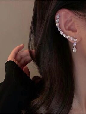 Gorgeous Teardrop Rhinestone Ear Climber Cuff *